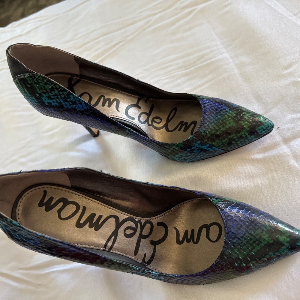 Shoes - Picture 3 of 4